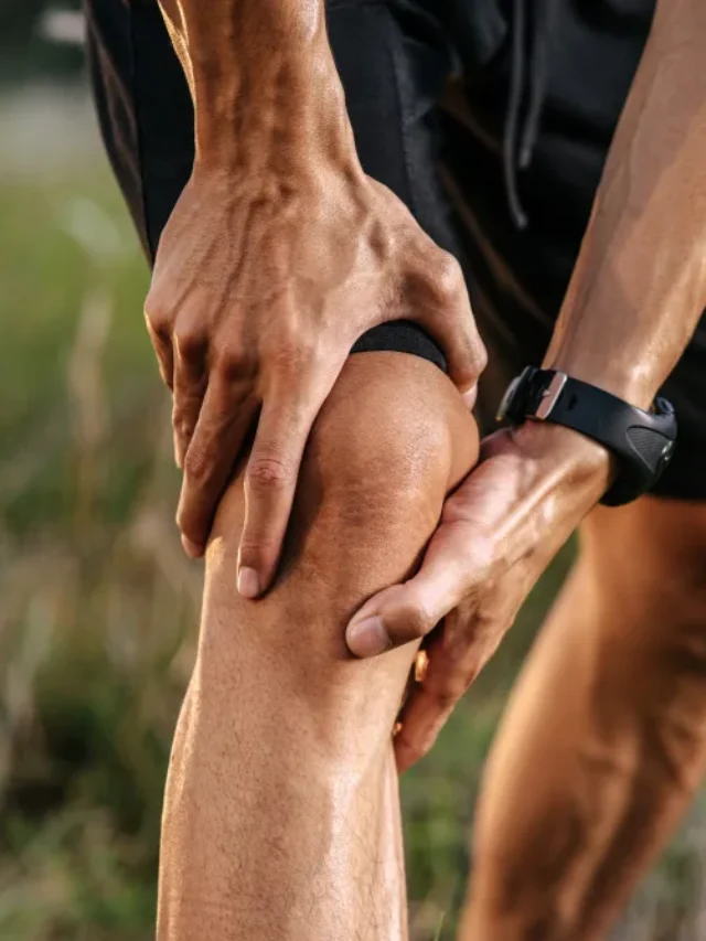 How to treat knee injury at home